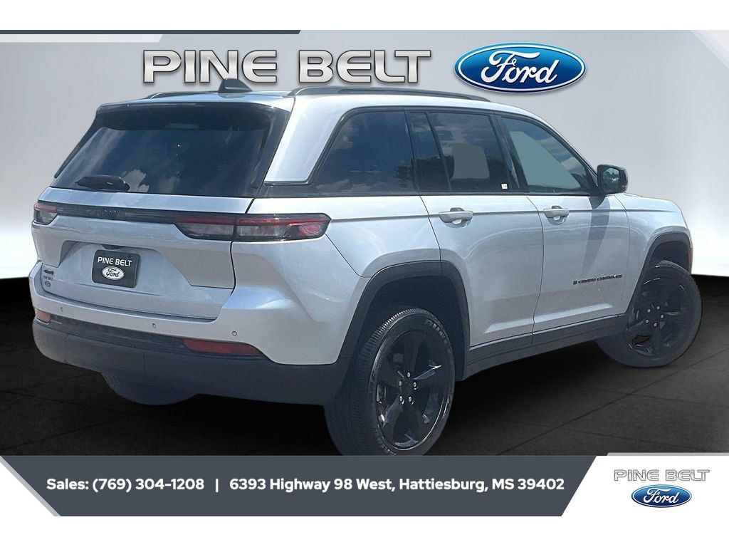 Used 2023 Jeep Grand Cherokee Altitude AWD/4WD image 7