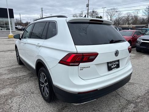 Used 2020 Volkswagen Tiguan SE w/ Panoramic Sunroof Package image 5