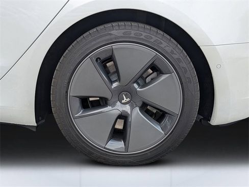 Used 2021 Tesla Model 3 Standard Range Plus image 11
