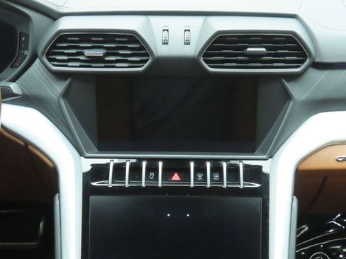 Used 2019 Lamborghini Urus image 14