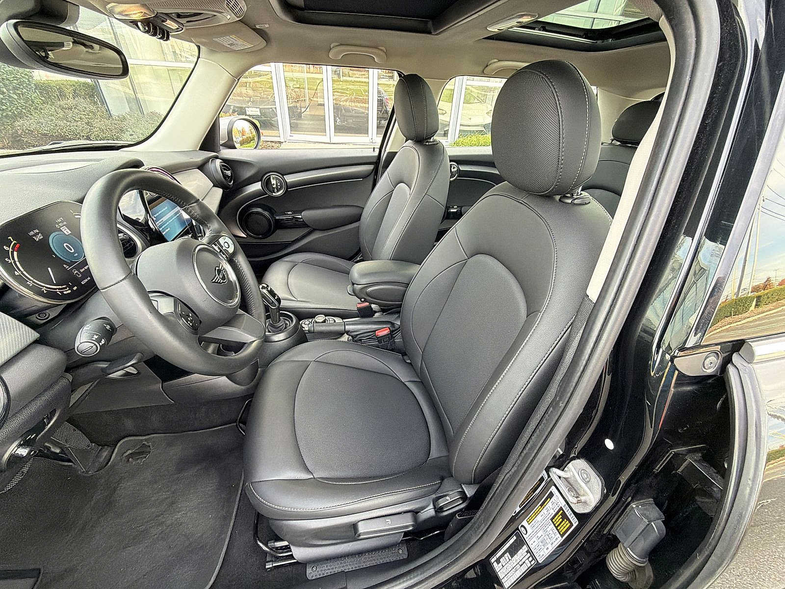 Used 2024 MINI Cooper 4-Door Hardtop FWD image 19