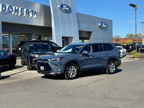 Used 2024 Toyota Grand Highlander AWD image 1