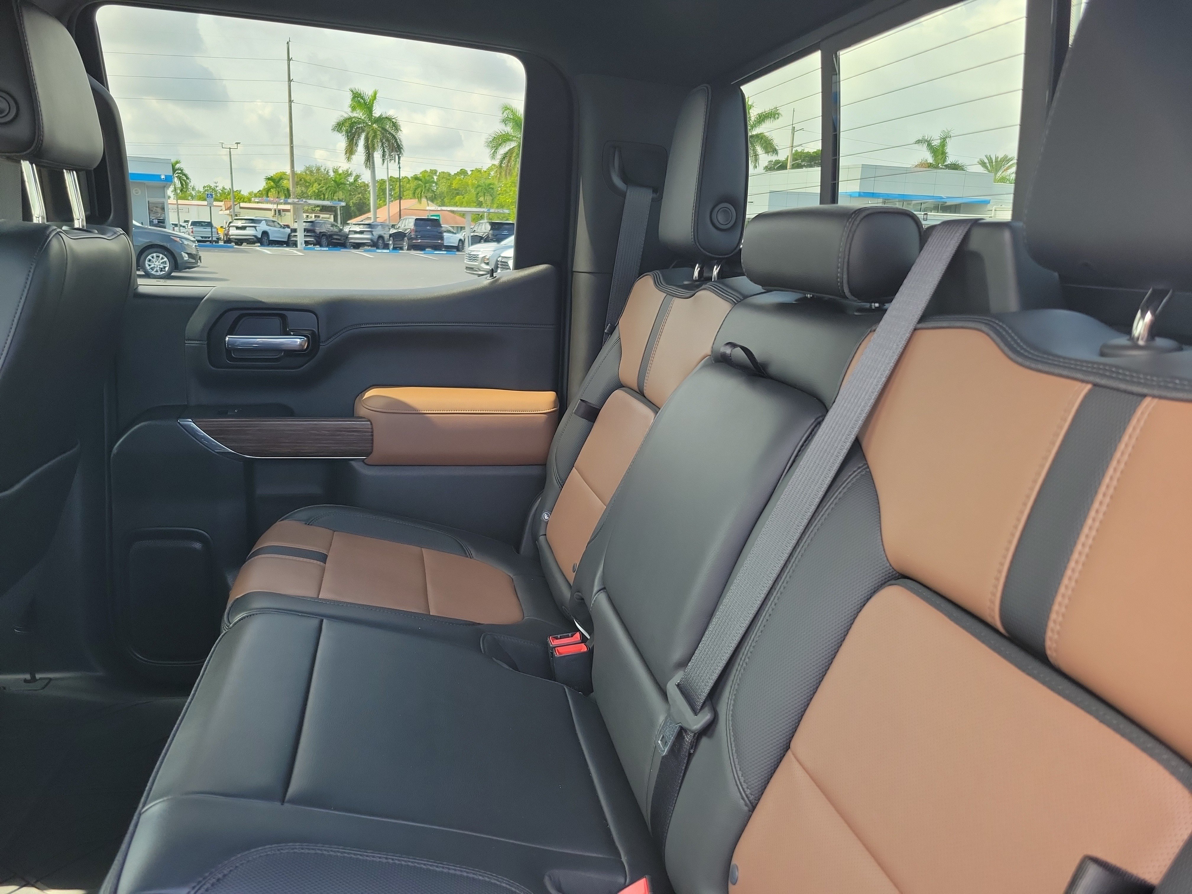 Used 2021 Chevrolet Silverado 1500 High Country w/ Technology Package AWD/4WD image 9