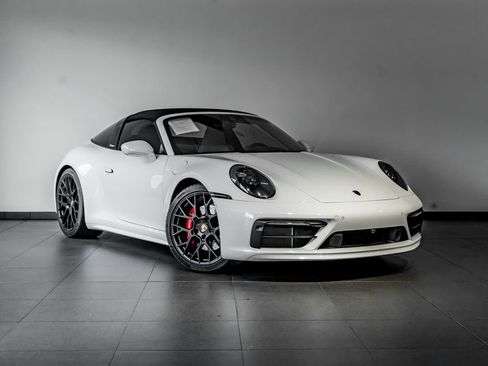 Certified 2024 Porsche 911 Targa 4S AWD/4WD image 9