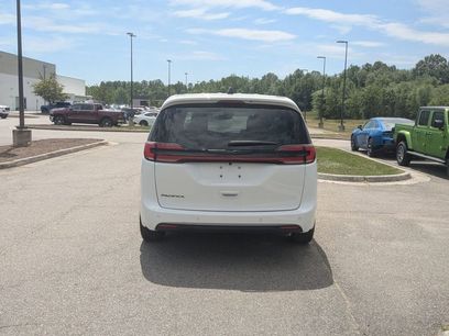 New 2026 Chrysler Pacifica Select