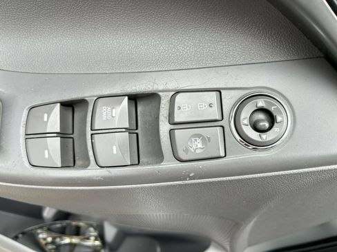 Used 2013 Hyundai Elantra GLS FWD image 12