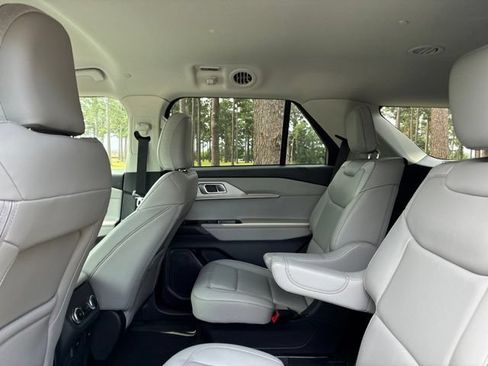 Used 2025 Ford Explorer Active w/ Active Comfort Package RWD image 22