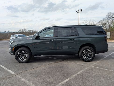 Used 2025 Chevrolet Suburban Z71 w/ Comfort Package image 6