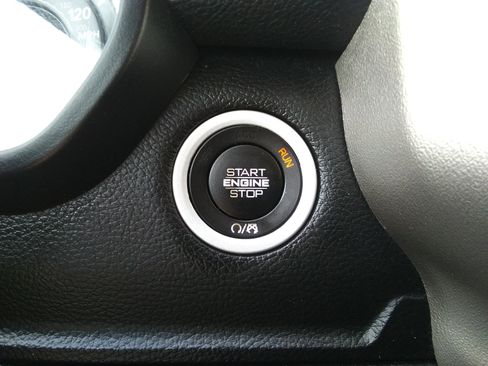 Used 2019 RAM 1500 Laramie image 16