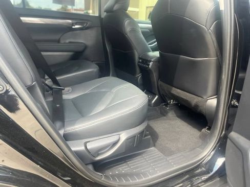 Used 2021 Toyota Highlander Platinum FWD image 15