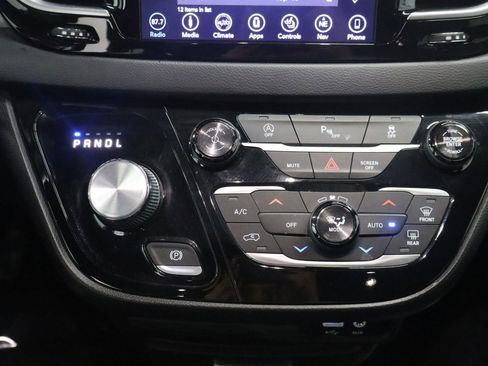 Used 2018 Chrysler Pacifica Touring-L w/ Premium Audio Group image 25