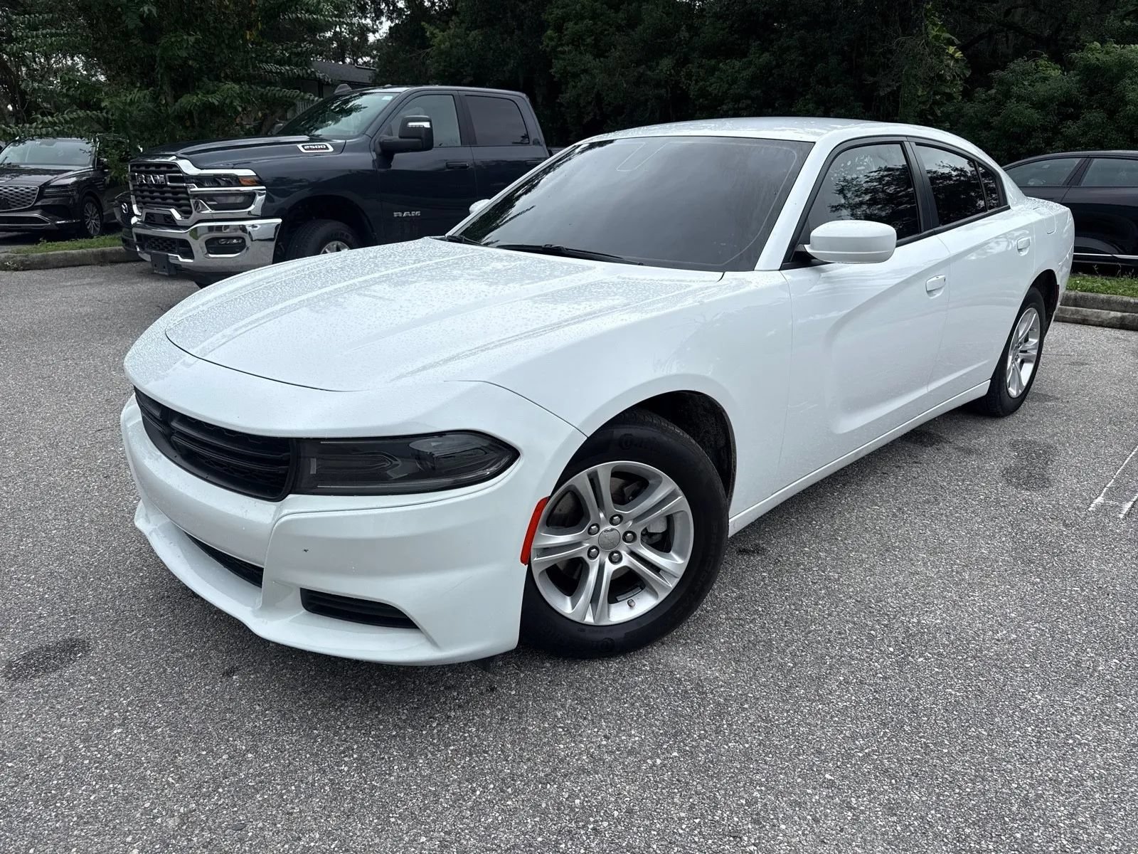 Used 2022 Dodge Charger SXT RWD image 2