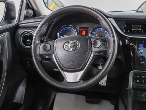 Used 2019 Toyota Corolla LE image 12