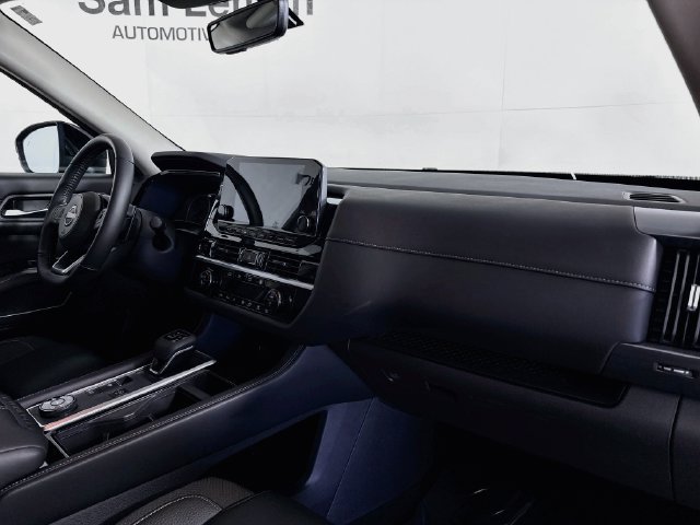 Used 2025 Nissan Pathfinder SL AWD/4WD image 29