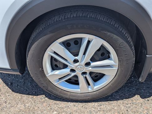 Used 2023 Nissan Kicks S FWD image 9