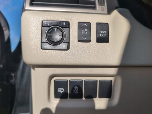 Used 2018 Lexus GX 460 Premium w/ Premium Package image 17