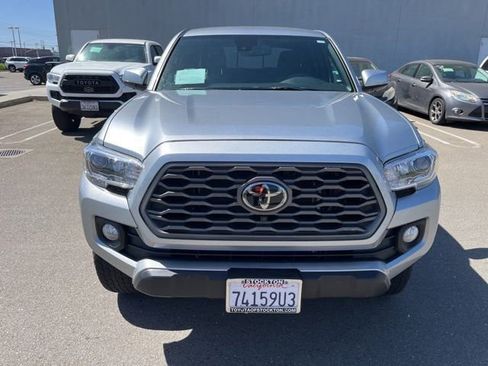 Used 2023 Toyota Tacoma TRD Off-Road w/ Advanced Technology Package AWD/4WD image 2