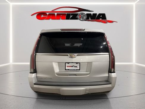 Used 2016 Cadillac Escalade Luxury image 4