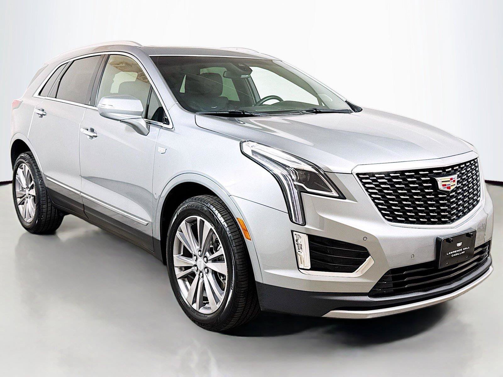 Used 2025 Cadillac XT5 Premium Luxury FWD image 3