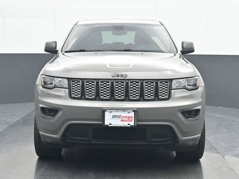 Used 2022 Jeep Grand Cherokee Laredo X image 1