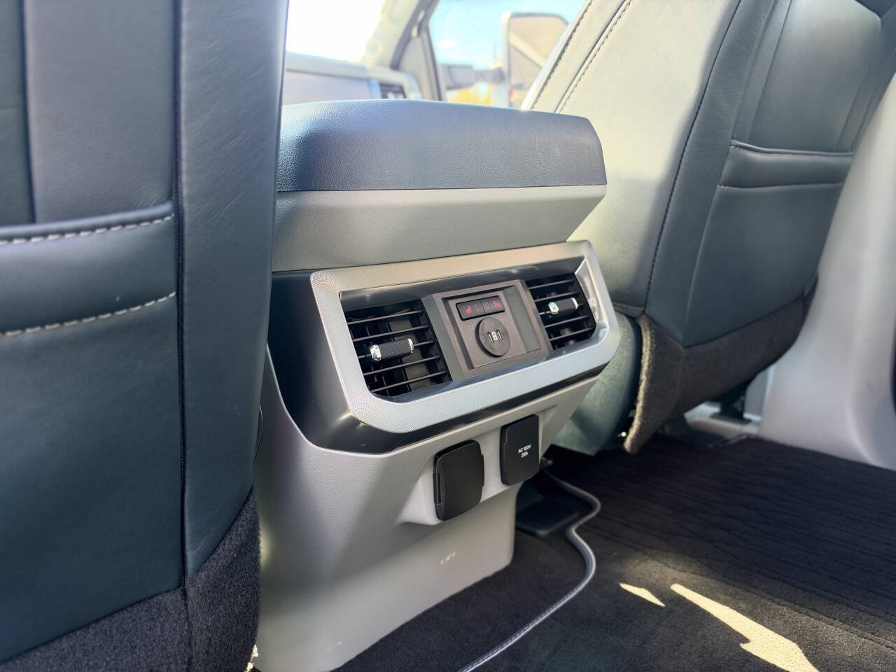 Used 2024 Ford F350 Limited w/ FX4 Off-Road Package AWD/4WD image 37