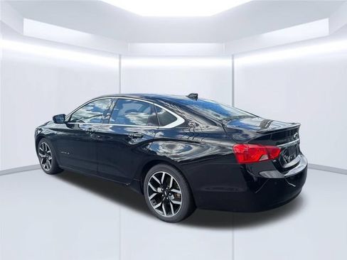 Used 2017 Chevrolet Impala LT FWD image 3