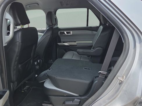 Used 2021 Ford Explorer XLT w/ Equipment Group 202A RWD image 9