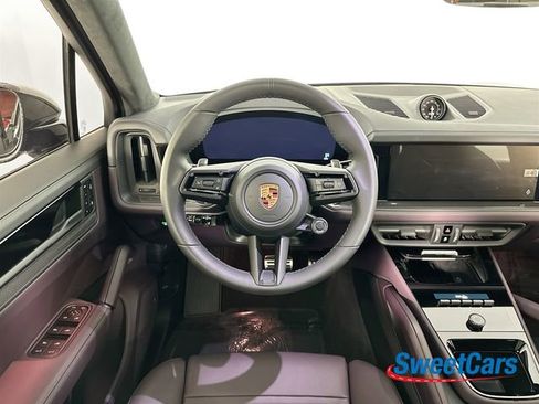 Used 2026 Porsche Cayenne GTS AWD/4WD image 16