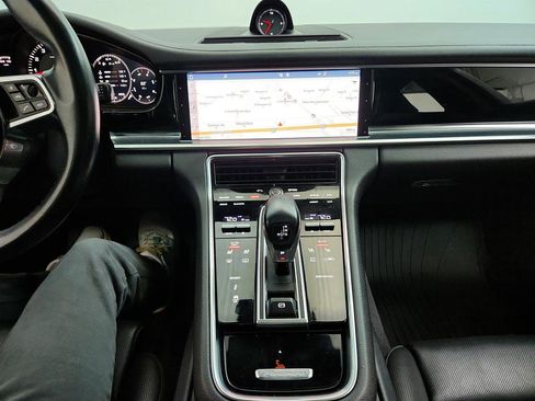 Used 2017 Porsche Panamera 4 image 21