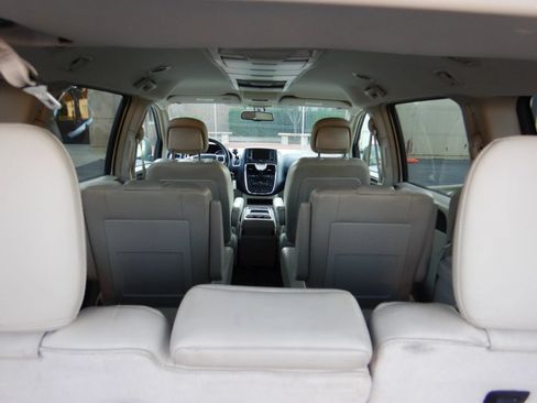 Used 2013 Chrysler Town & Country Touring FWD image 27