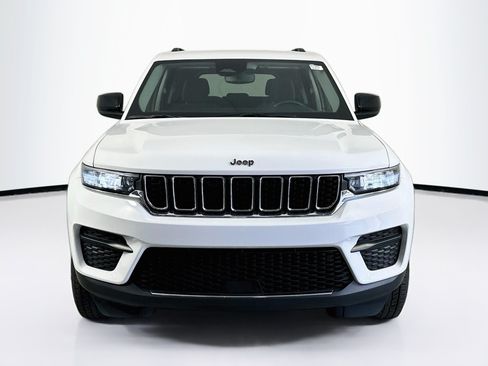 Used 2023 Jeep Grand Cherokee Laredo AWD/4WD image 2