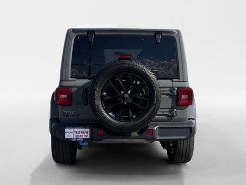 Used 2022 Jeep Wrangler Unlimited Sahara w/ Cold Weather Group AWD/4WD image 4