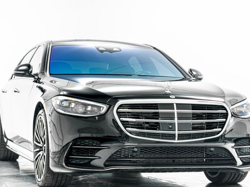 Used 2024 Mercedes-Benz S 580 4MATIC Sedan image 3