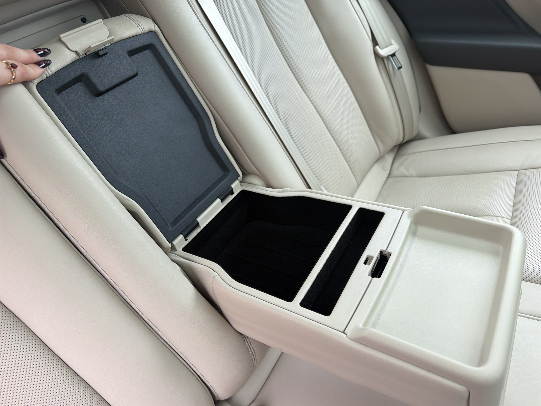 Used 2018 Lincoln Continental Select w/ Continental Climate Package FWD image 32