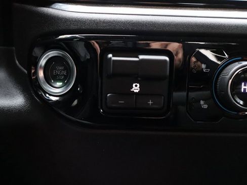 Used 2025 Chevrolet Silverado 3500 LT image 28