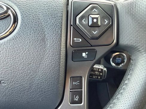 Used 2019 Toyota Tacoma TRD Off-Road AWD/4WD image 25