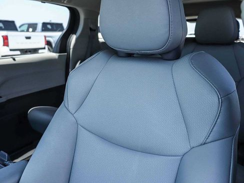 Used 2023 Toyota Sienna XLE w/ XLE Plus Package FWD image 27