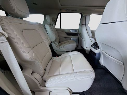 Used 2021 Lincoln Navigator Reserve w/ Luxury Package AWD/4WD image 28