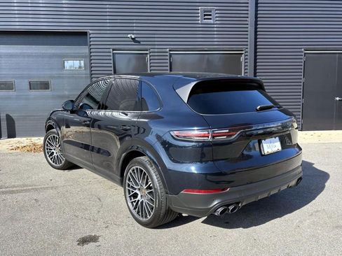 Certified 2022 Porsche Cayenne Platinum Edition image 8