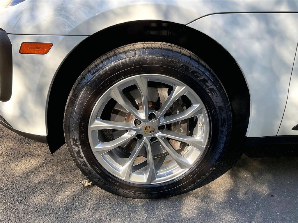 Certified 2022 Porsche Macan AWD/4WD image 14