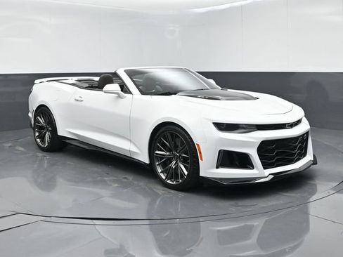 Used 2022 Chevrolet Camaro ZL1 RWD image 2