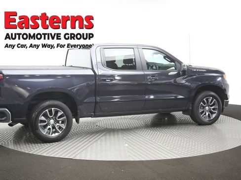 Used 2022 Chevrolet Silverado 1500 LT AWD/4WD image 46