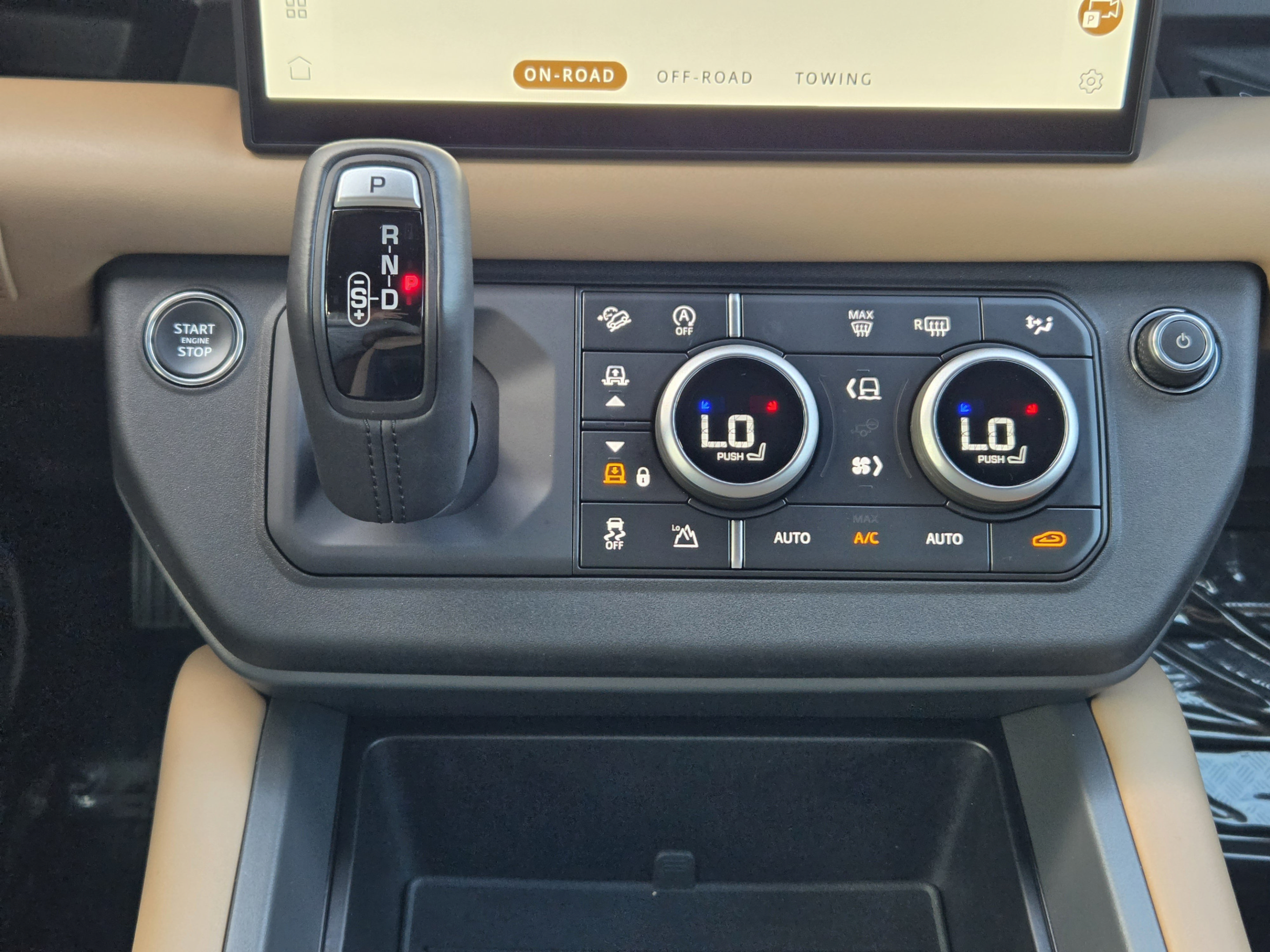 Used 2025 Land Rover Defender 130 X-Dynamic SE AWD/4WD image 15