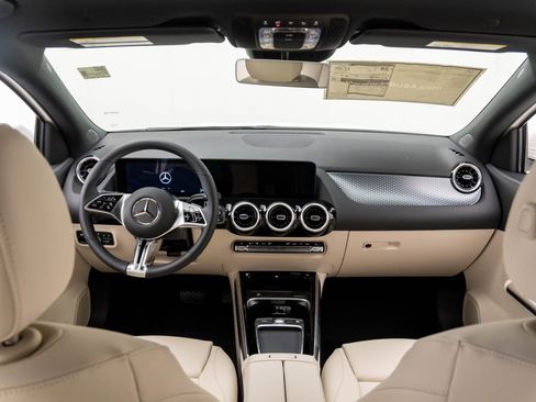 Certified 2025 Mercedes-Benz GLA 250 4MATIC image 10