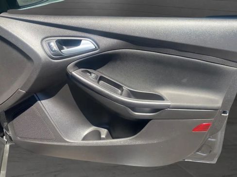 Used 2015 Ford Focus SE FWD image 10