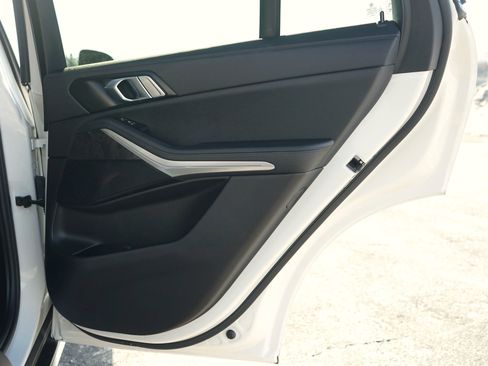 Used 2022 BMW X5 xDrive40i w/ Premium Package image 40