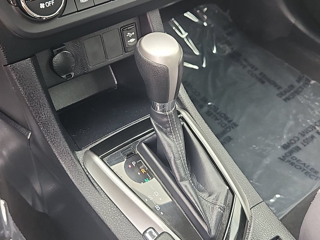 Used 2015 Toyota Corolla LE FWD image 21