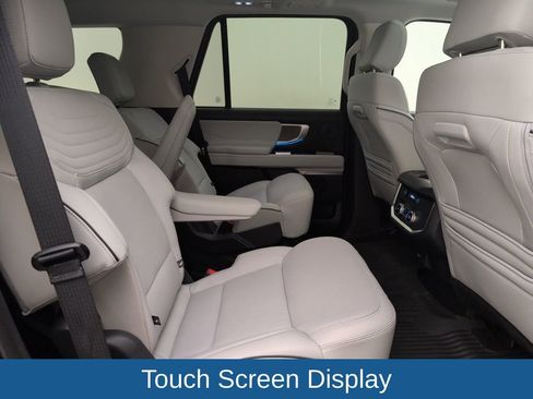 Used 2025 Ford Expedition Platinum w/ Platinum Ultimate Package AWD/4WD image 16