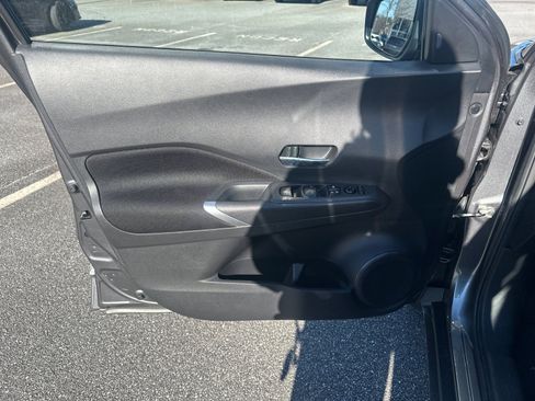 Used 2023 Nissan Kicks SV image 10