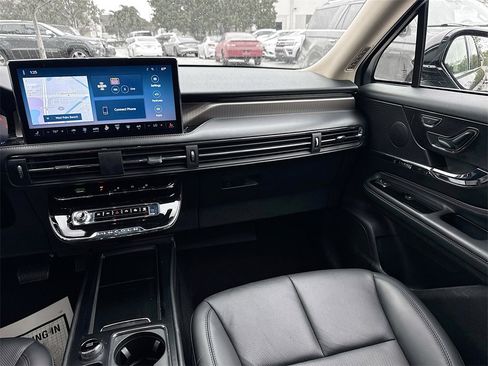 Used 2024 Lincoln Corsair Reserve image 25